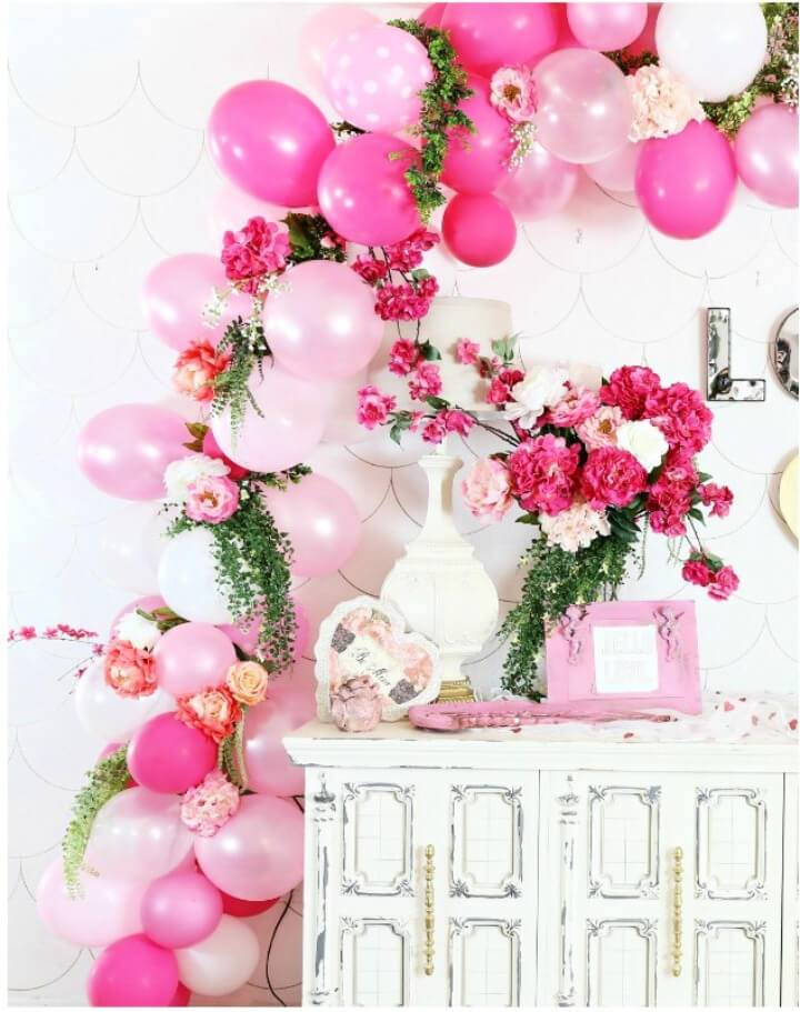 DIY Balloon Garland With Florals