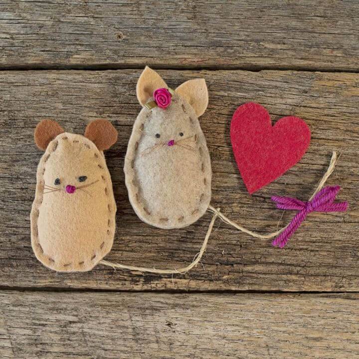 DIY Felt Mouse Friend Craft