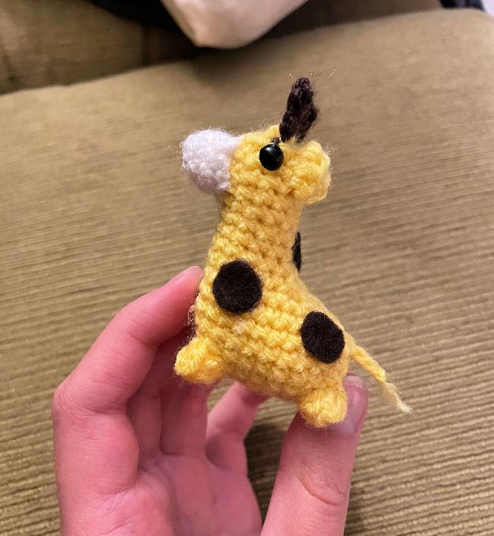 Easy Crochet Teeny Tiny Giraffe Tutorial