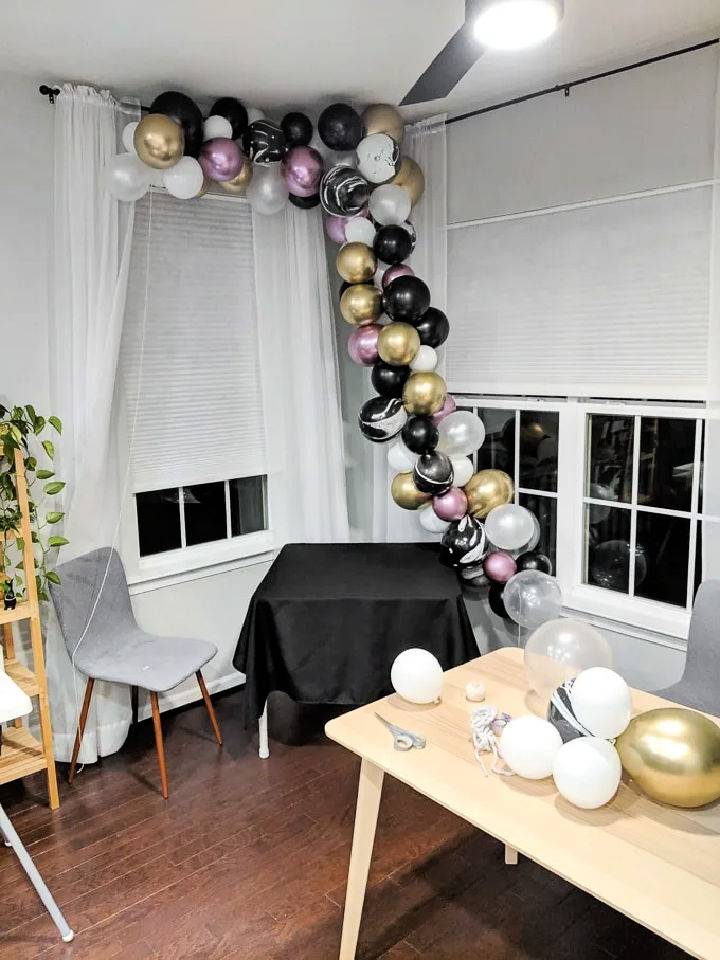 Easy to Make Balloon Garland