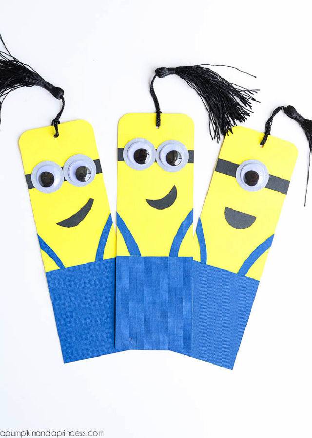 Easy to Make Minion Bookmarks