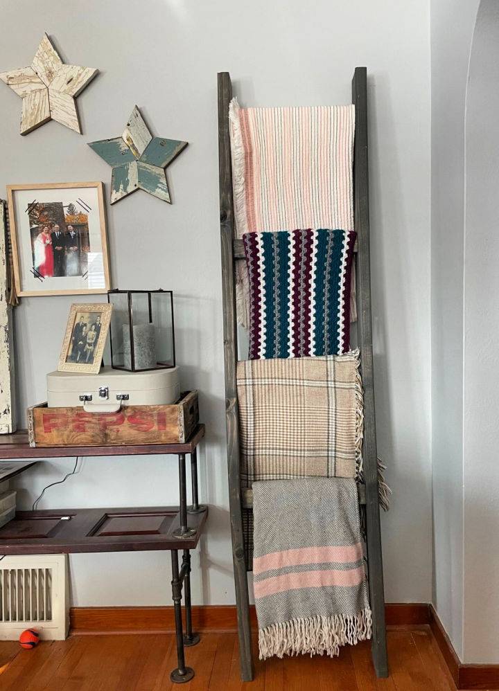 Free Blanket Ladder Woodworking Plan