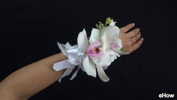 How to Make a Corsage