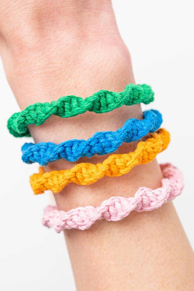 How to Make a Macrame Bracelet at Home