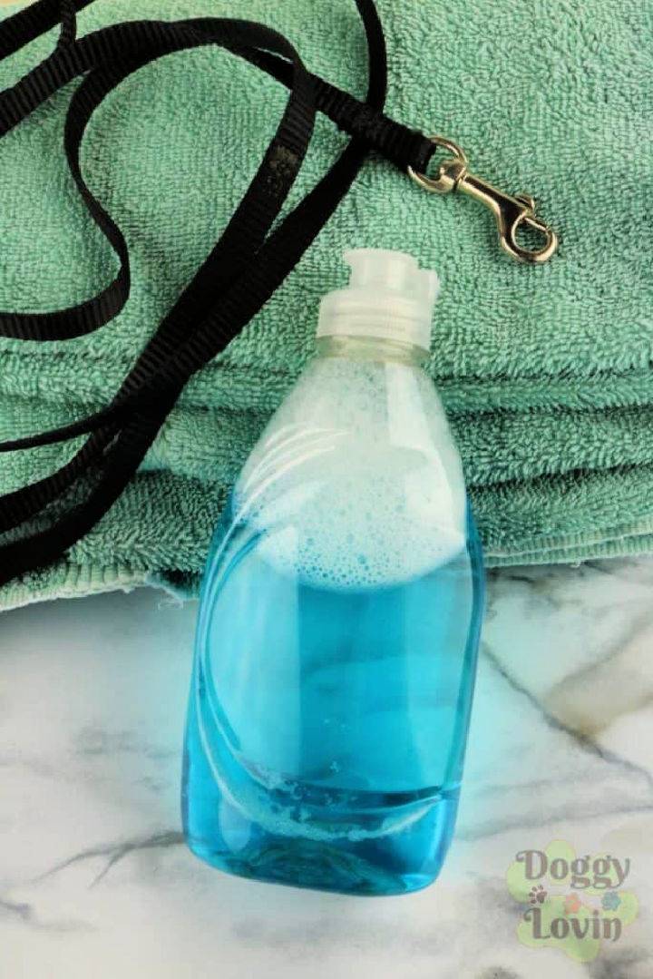 How to Make Dog Shampoo for Oily Coats