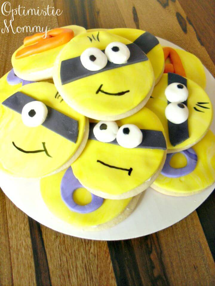 Amazing DIY Minion Cookies