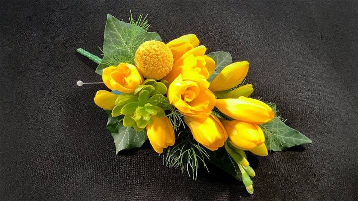 Make a Ladies Freesia Corsage