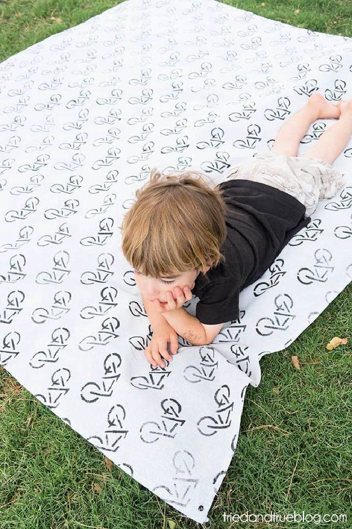 Make a Travel Picnic Throw Blanket