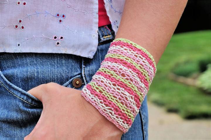 Make a Wide Macramé Bracelet