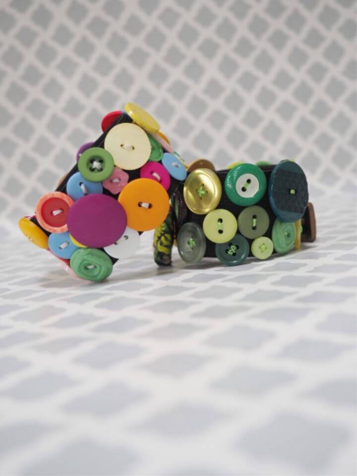 Make an Elastic Repurposed Button Bracelet