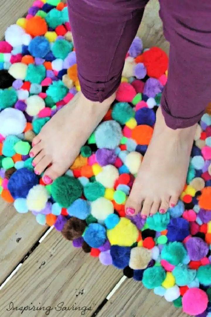 Making a Pom Pom Rug at Home