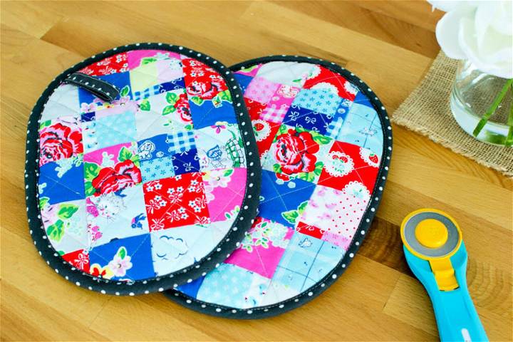 Sew Patchwork Potholder With Pockets